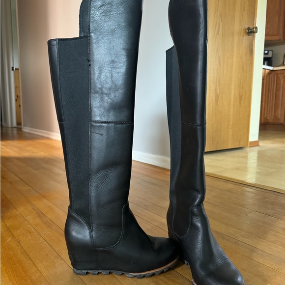 Sorel boots size 7 - Picture 2 of 4